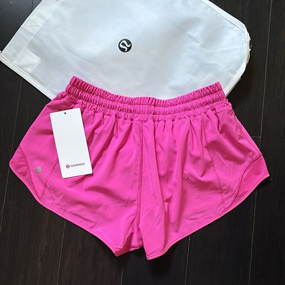 LULULEMON HOTTY HOT LR SHORTS 2.5” SONIC PINK SZ 8 NWT - Picture 3 of 6